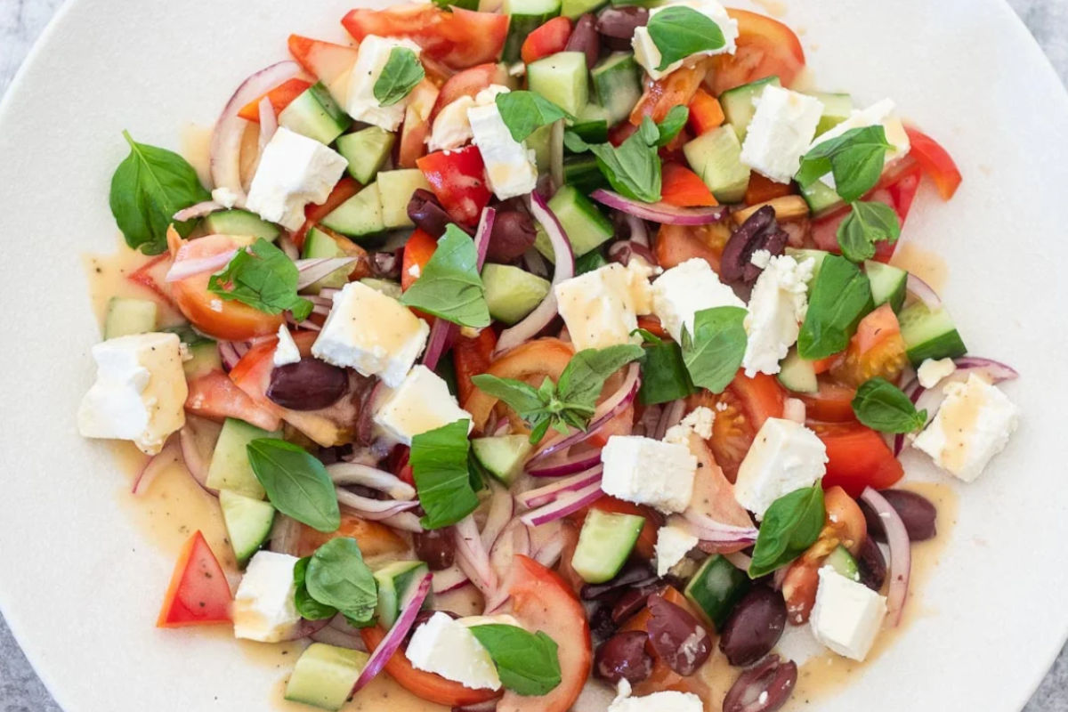 Close up image of Greek salad on a plate.